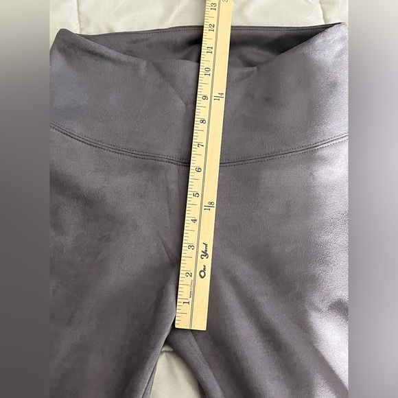 White House Black Market Grey Runway Vegan Suede Leggings sz 2 - Picture 10 of 12